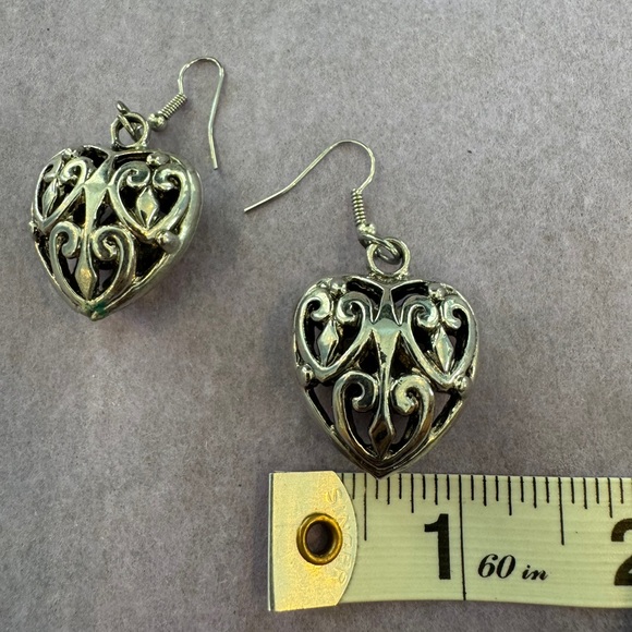 Silver tone engraved hearts earrings for pierced ears - Picture 5 of 7
